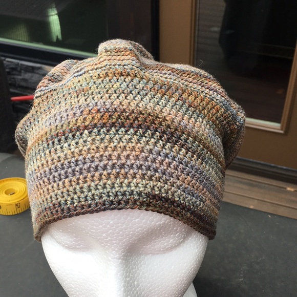 Hand Crocheted Hat/Toque - Picture 4 of 7